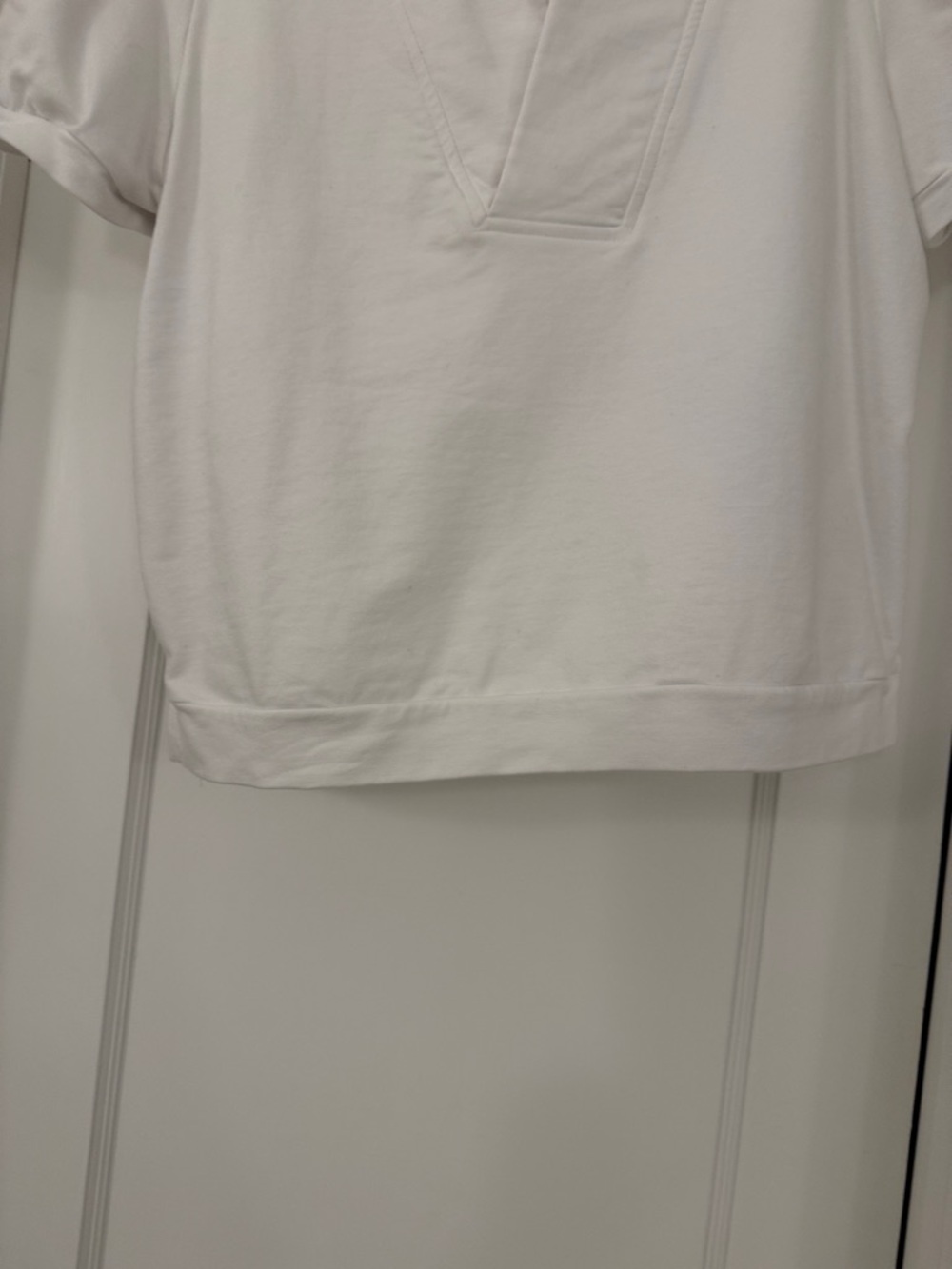 Crisp White Collared V-Neck Short Sleeve Button-Style Top - Picture 4 of 5